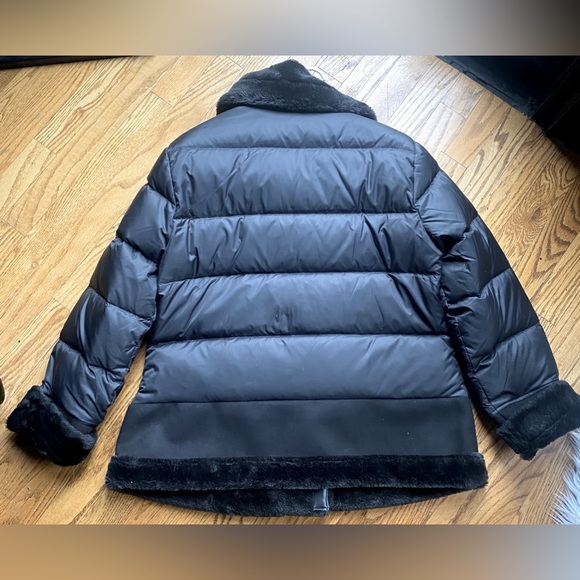 TAHARI. Black faux fur (LARGE coat. Silver hardware. - Picture 6 of 7